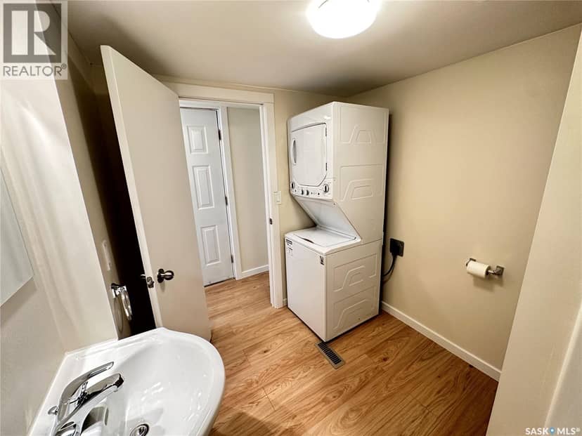 7 321 Dunlop STREET — photo 16 of 29