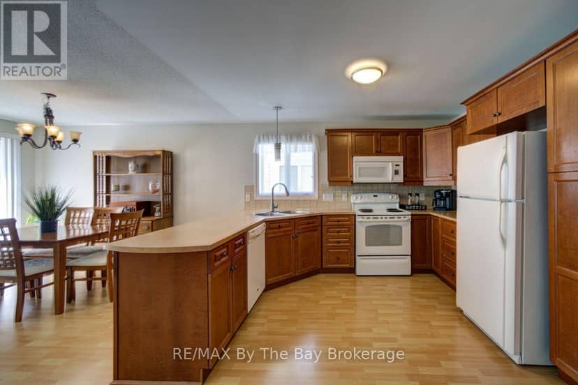 6 Illinois Crescent — photo 10 of 40