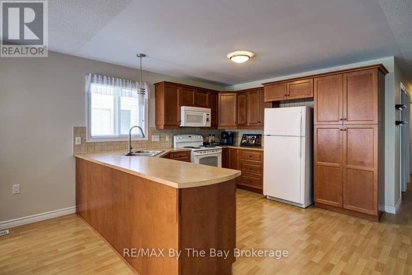 6 Illinois Crescent — photo 11 of 40