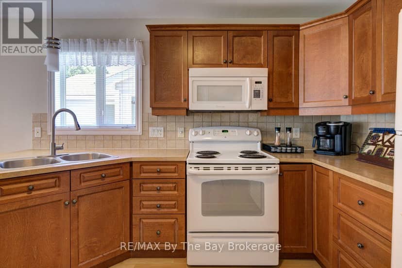 6 Illinois Crescent — photo 12 of 40