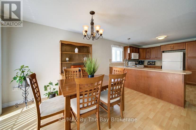 6 Illinois Crescent — photo 15 of 40