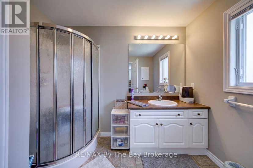 6 Illinois Crescent — photo 20 of 40