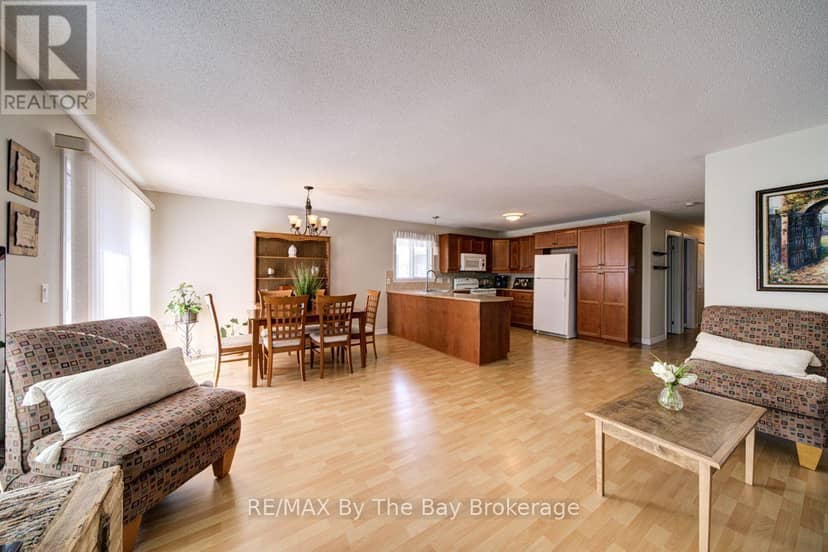 6 Illinois Crescent — photo 17 of 40