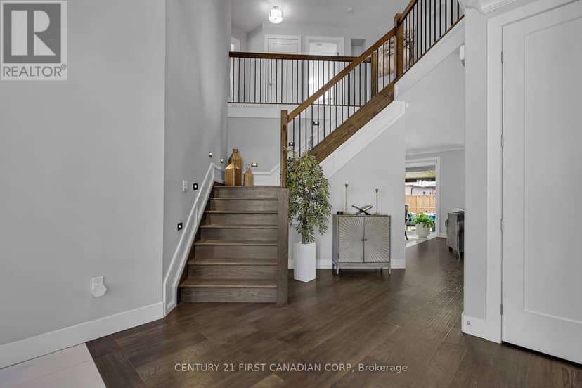 3373 Regiment Road — photo 7 of 40
