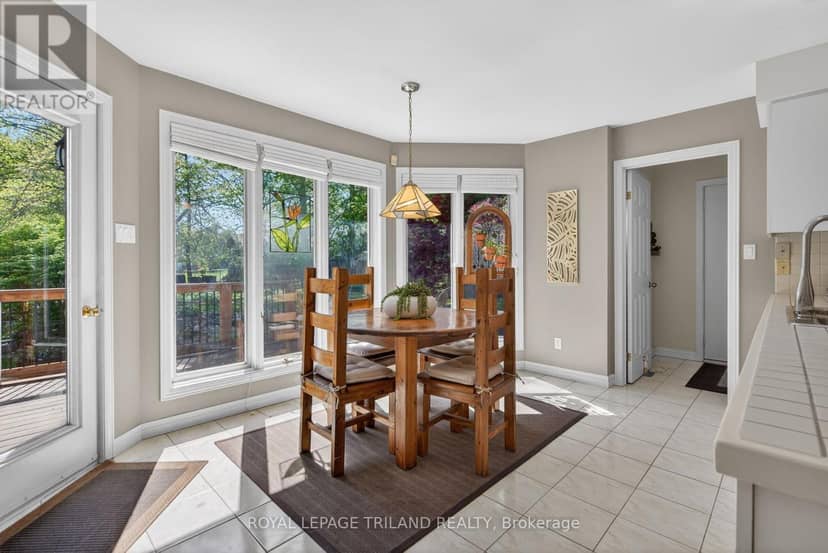 83 Blackburn Crescent — photo 16 of 40