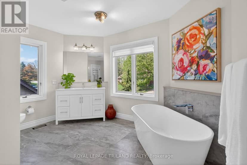 83 Blackburn Crescent — photo 26 of 40