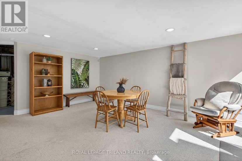 83 Blackburn Crescent — photo 34 of 40
