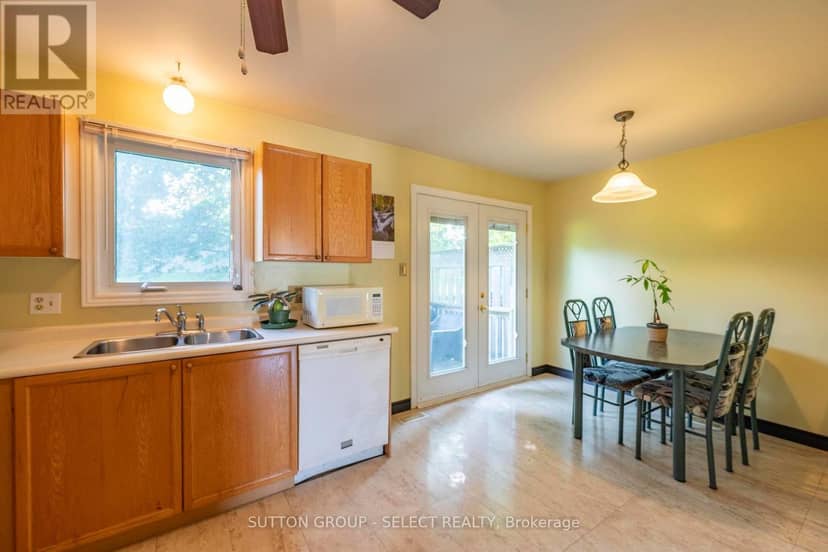 11 - 151 Martinet Avenue — photo 8 of 22