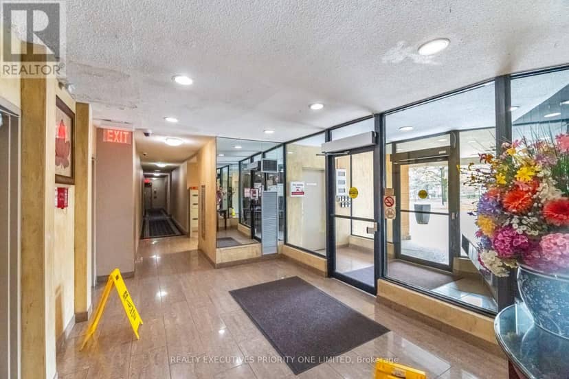 1013 - 10 Martha Eaton Way — photo 4 of 34