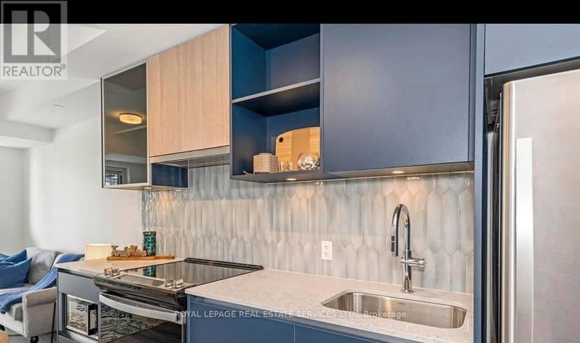 820 - 395 Dundas Street — photo 14 of 14