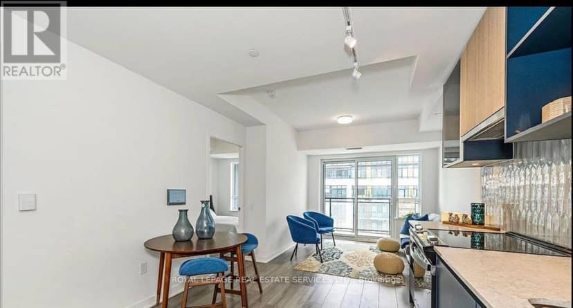 820 - 395 Dundas Street — photo 5 of 14