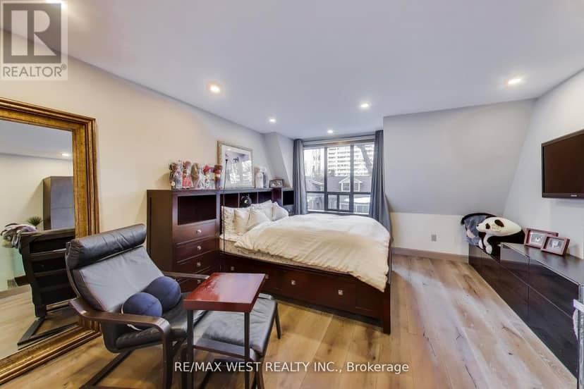 21 Dundonald Street — photo 11 of 20