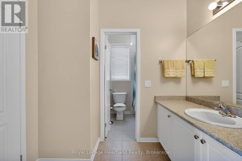 16 Macpherson Avenue — photo 10 of 40