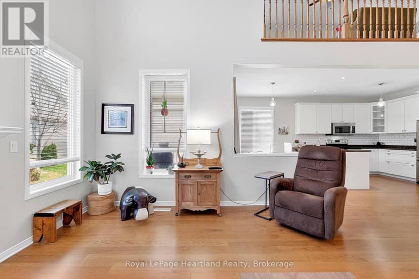 16 Macpherson Avenue — photo 14 of 40