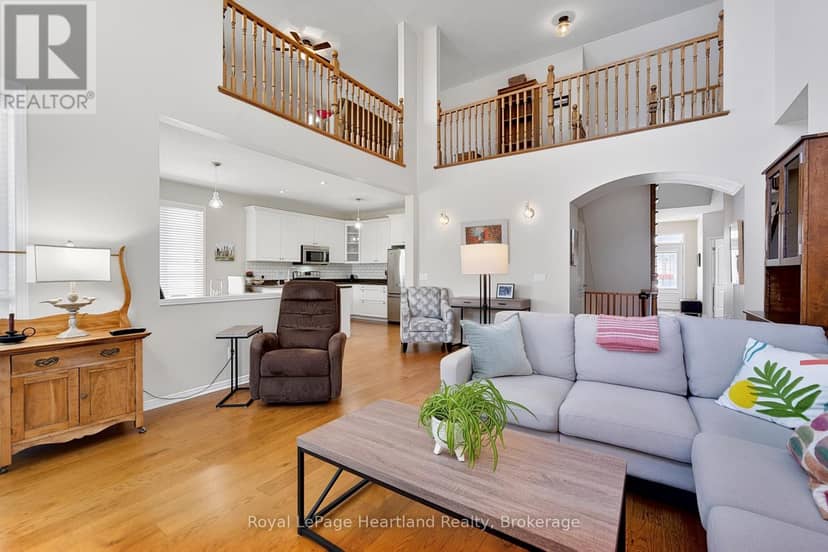 16 Macpherson Avenue — photo 15 of 40