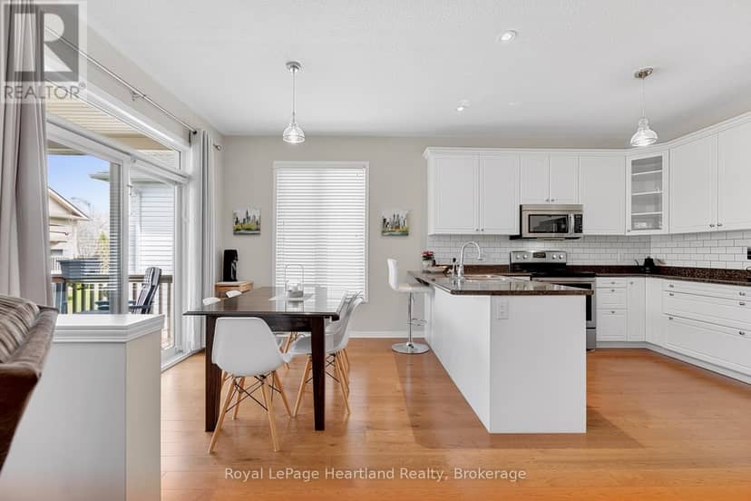 16 Macpherson Avenue — photo 18 of 40