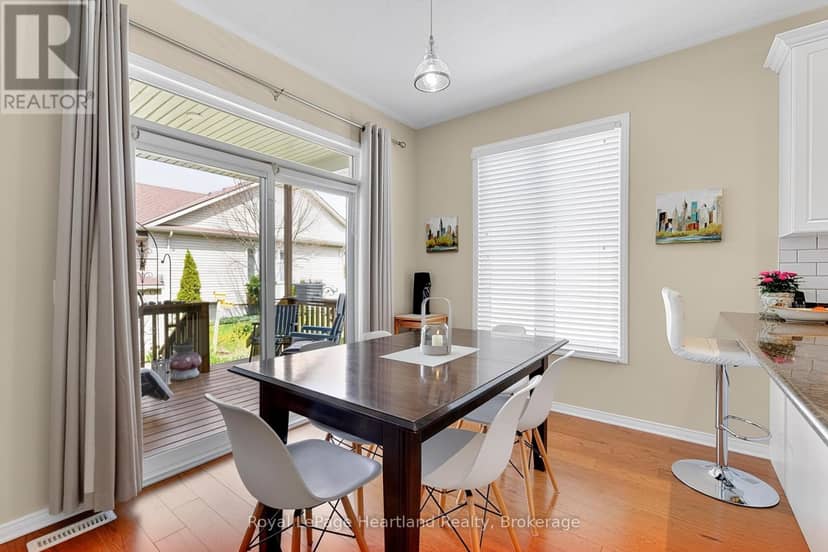16 Macpherson Avenue — photo 19 of 40