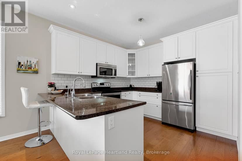 16 Macpherson Avenue — photo 20 of 40