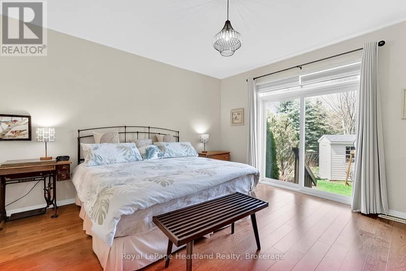 16 Macpherson Avenue — photo 23 of 40