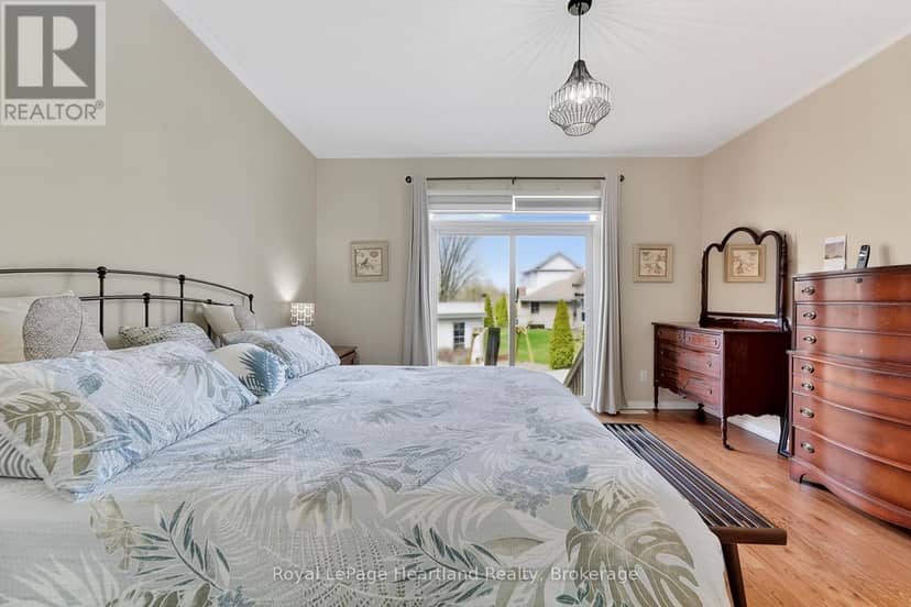 16 Macpherson Avenue — photo 24 of 40