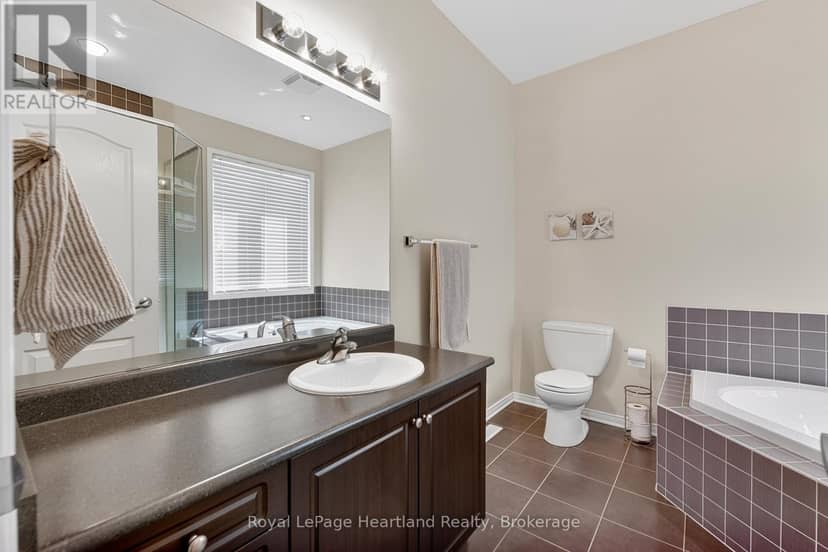 16 Macpherson Avenue — photo 27 of 40