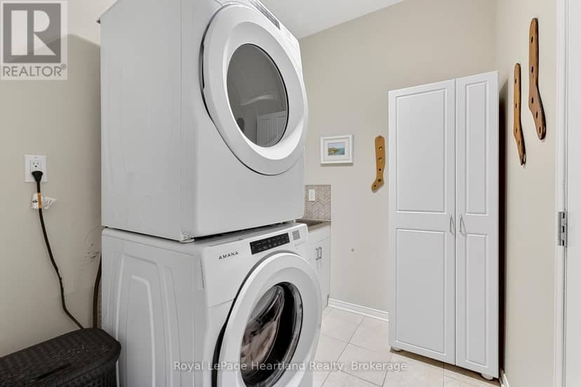 16 Macpherson Avenue — photo 29 of 40
