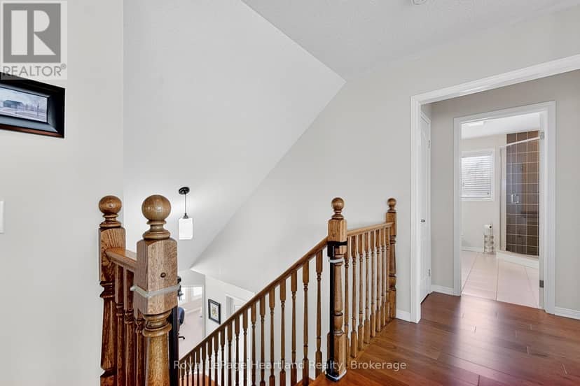 16 Macpherson Avenue — photo 31 of 40
