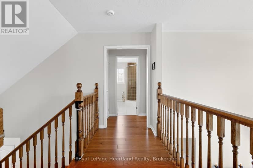 16 Macpherson Avenue — photo 32 of 40