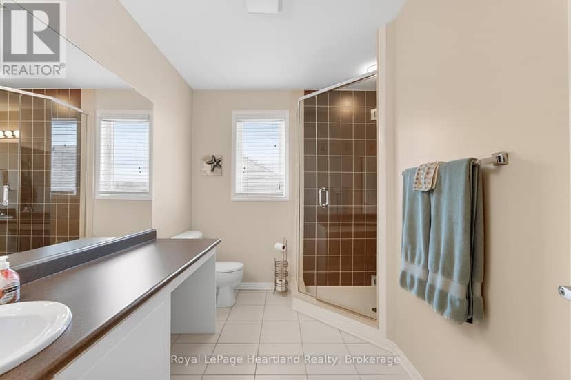 16 Macpherson Avenue — photo 33 of 40