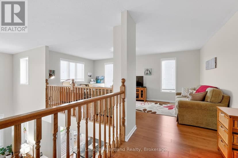 16 Macpherson Avenue — photo 36 of 40