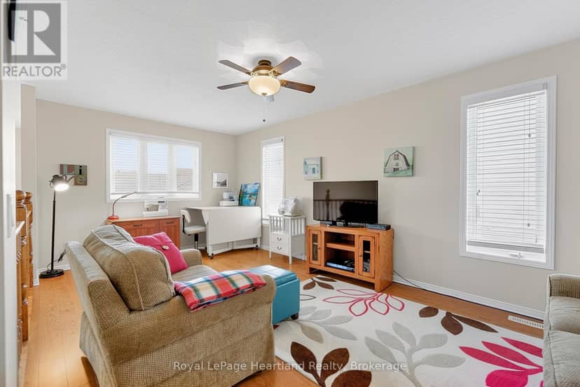 16 Macpherson Avenue — photo 37 of 40