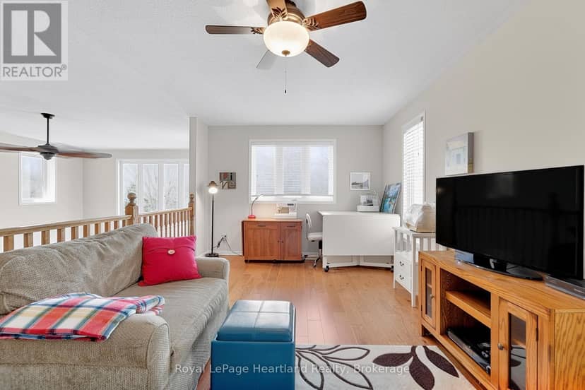 16 Macpherson Avenue — photo 38 of 40