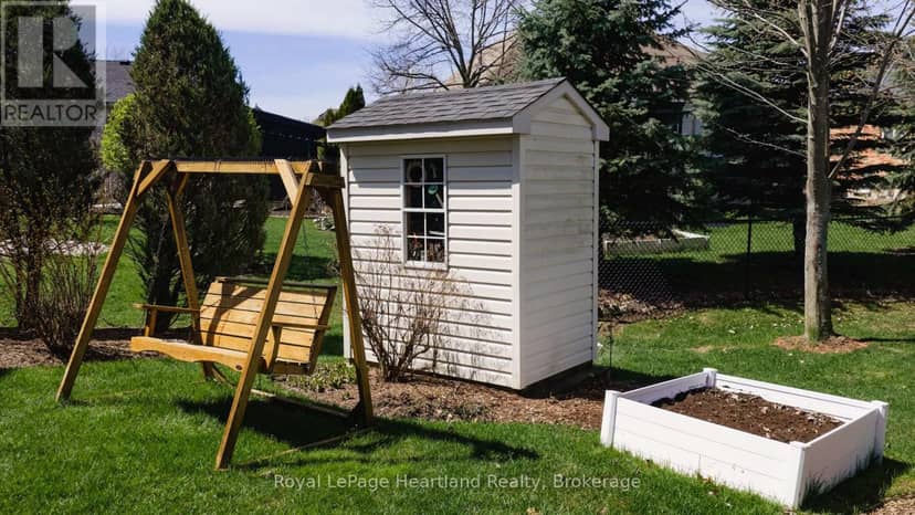 16 Macpherson Avenue — photo 40 of 40