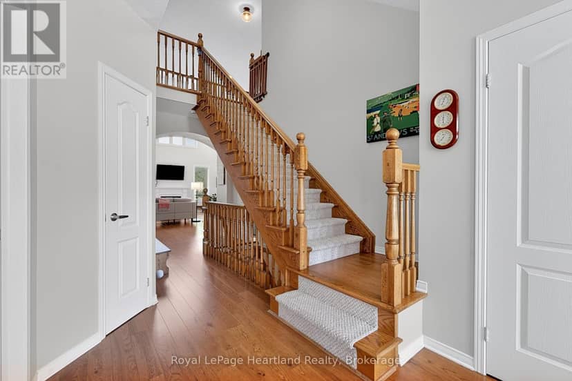 16 Macpherson Avenue — photo 9 of 40
