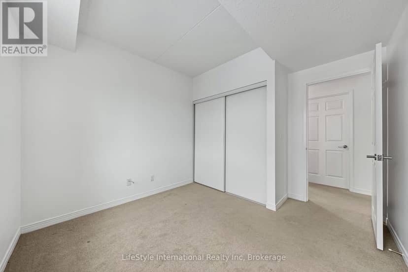 205 - 208 Silvercreek Parkway N — photo 15 of 32