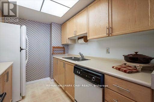 502 - 65 Ellen Street — photo 13 of 29