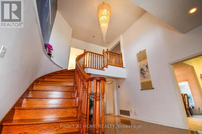11 Thackeray Crescent — photo 16 of 36