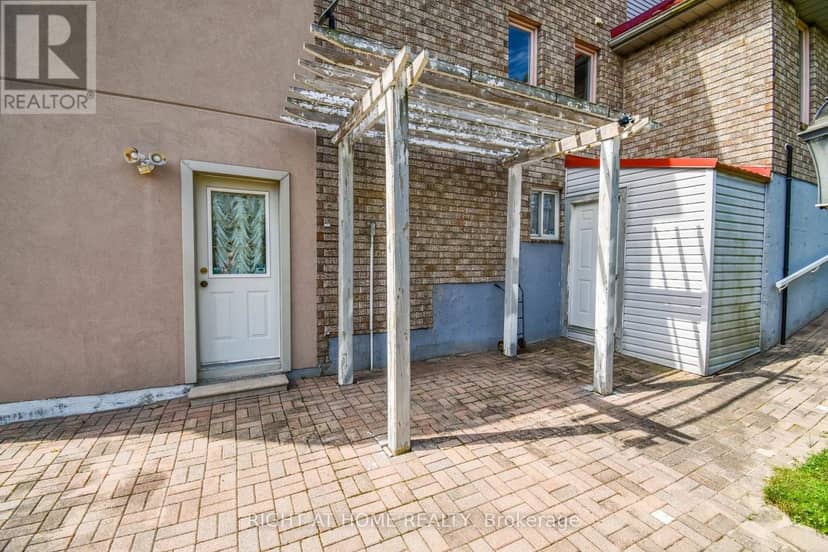 11 Thackeray Crescent — photo 5 of 36