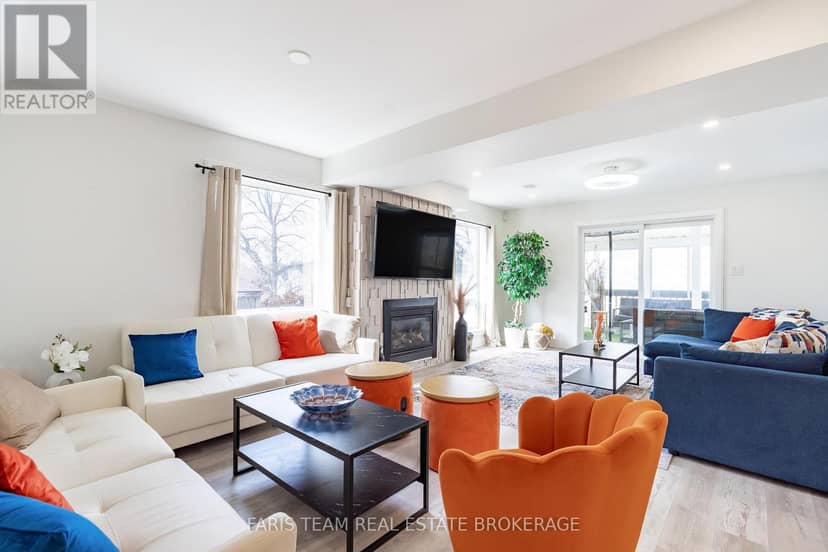 60 River Avenue Crescent — photo 10 of 40