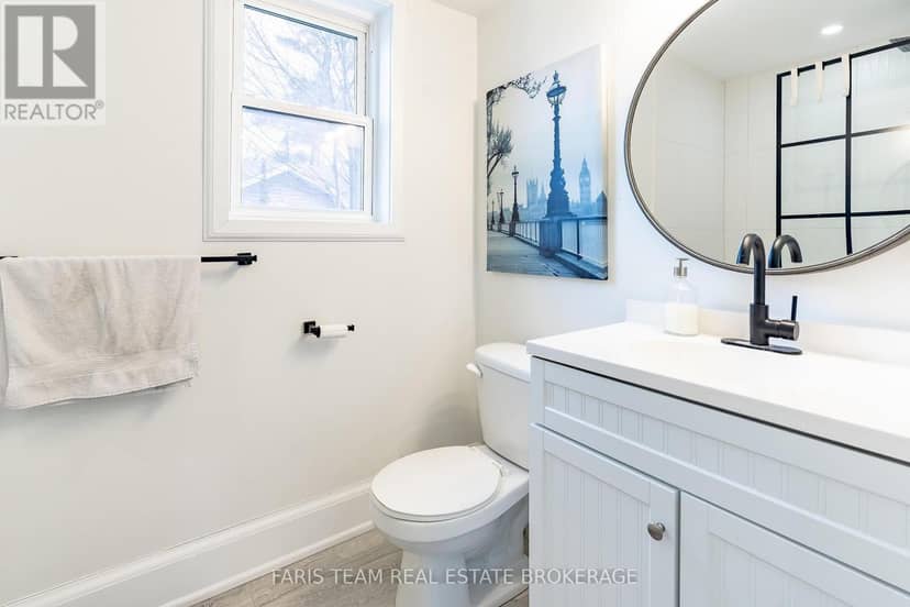 60 River Avenue Crescent — photo 13 of 40