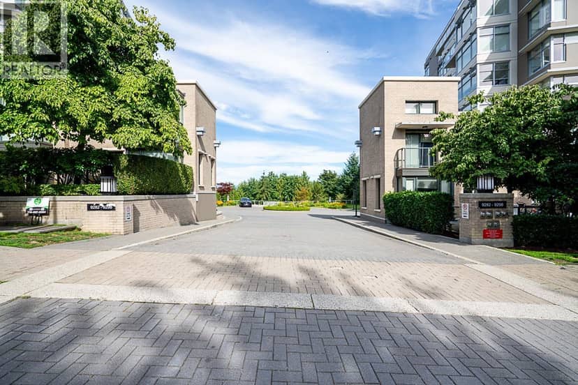 501 9298 UNIVERSITY CRESCENT, Burnaby, photo 3