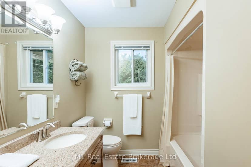 82 Vaughan Street — photo 34 of 40