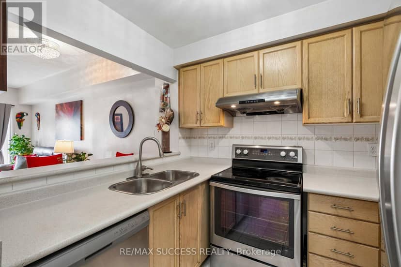 301 - 1000 Sheppard Avenue W — photo 16 of 29