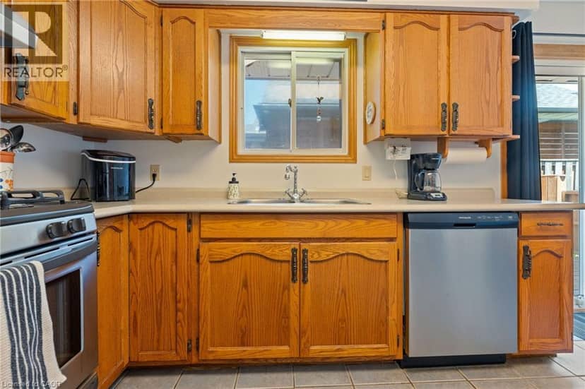 25 LAKEVIEW Avenue — photo 14 of 29