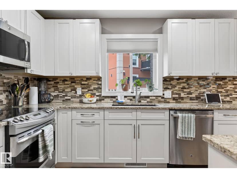 10108 144 ST NW — photo 10 of 40