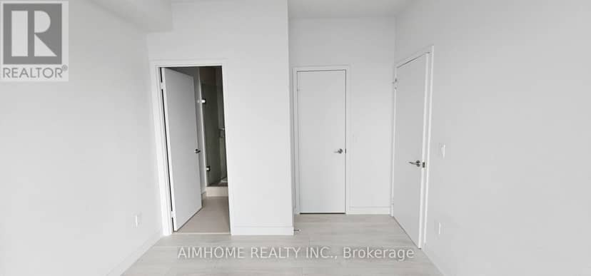 1711 - 8 Eglinton Avenue E — photo 6 of 21