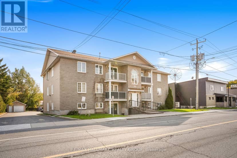 302 - 1005 Laurier Street — photo 1 of 24
