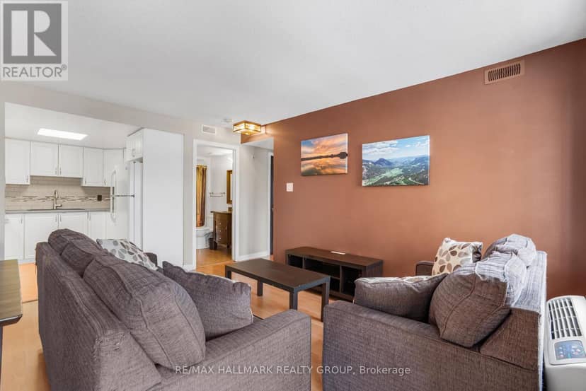 302 - 1005 Laurier Street — photo 16 of 24
