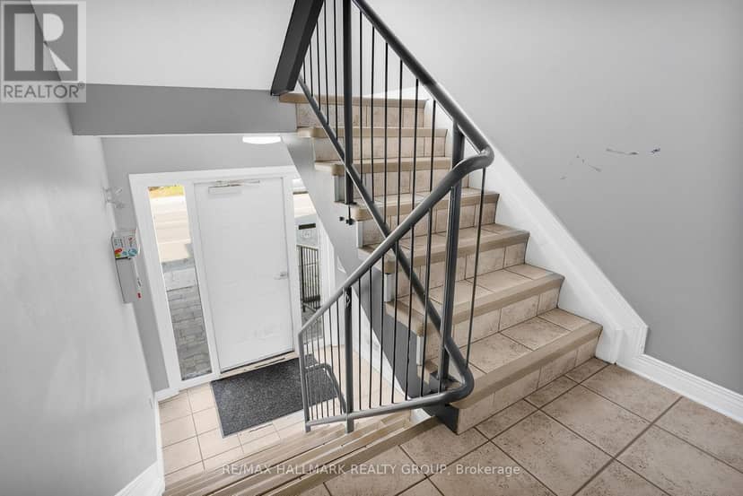 302 - 1005 Laurier Street — photo 4 of 24