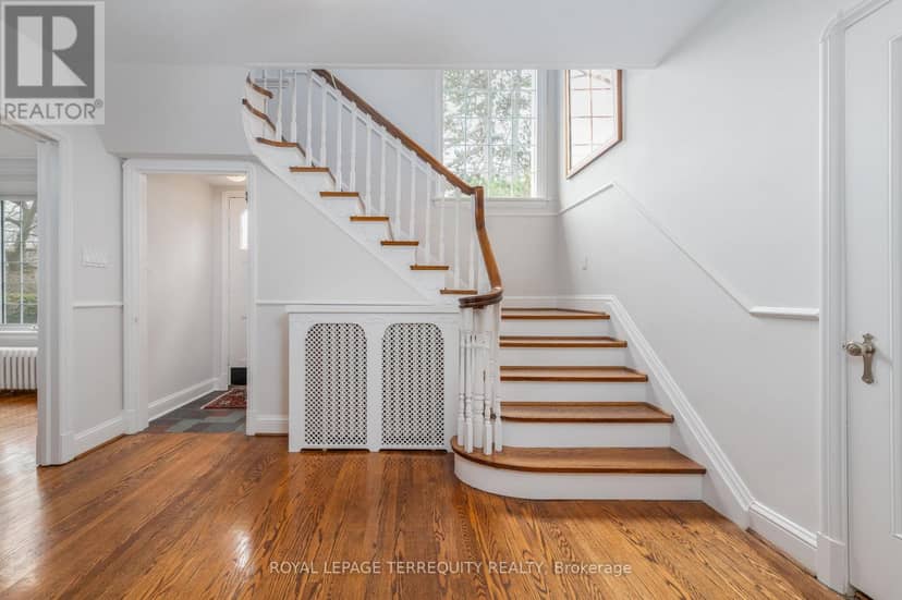 223 Riverside Drive, Toronto, photo 6